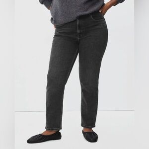 Everlane The Curvy Cheeky Classic High-Waist Black Jeans